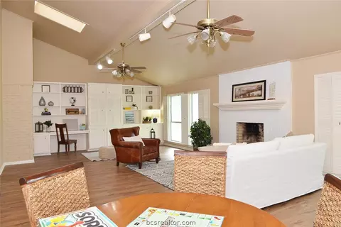 2107 Hillside, Bryan, TX 77802 photo 4