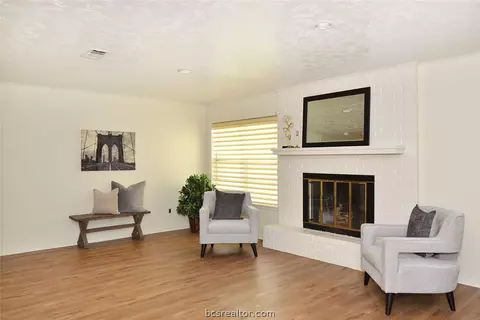 2107 Hillside, Bryan, TX 77802 photo 2