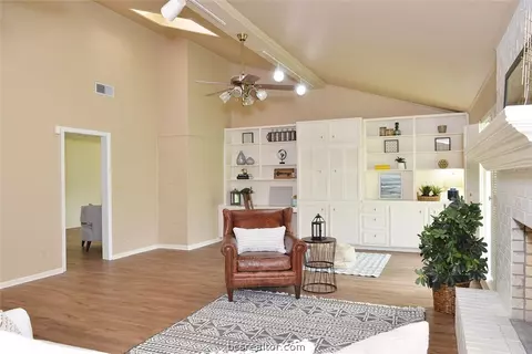2107 Hillside, Bryan, TX 77802 photo 9