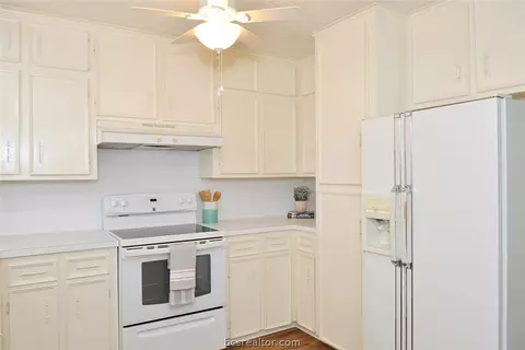 2107 Hillside, Bryan, TX 77802 photo 11