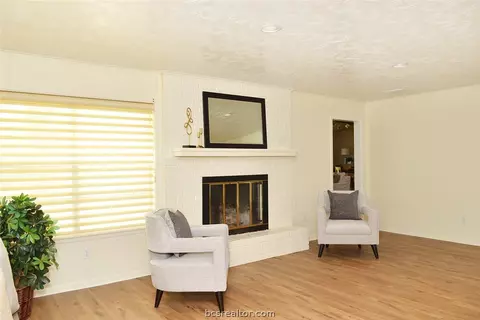 2107 Hillside, Bryan, TX 77802 photo 3
