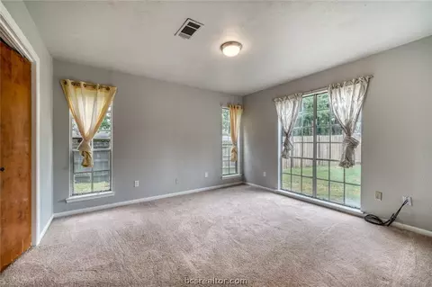 2912 Forest Bend Dr, Bryan, TX 77801 photo 10
