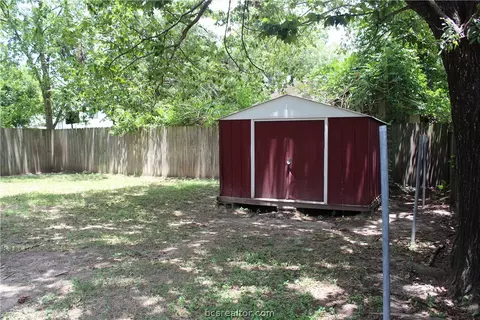 906 Travis St, Bryan, TX 77803 photo 9