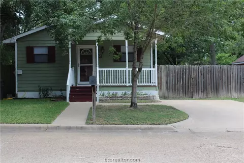 906 Travis St, Bryan, TX 77803 photo 1