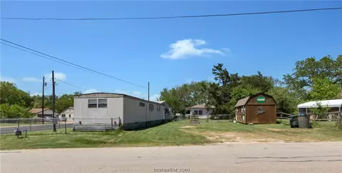 504 Eden Ln, Bryan, TX 77803 photo 4
