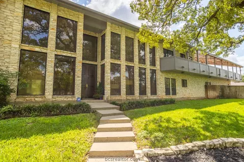 2714 Broadmoor Dr, Bryan, TX 77802 photo 2