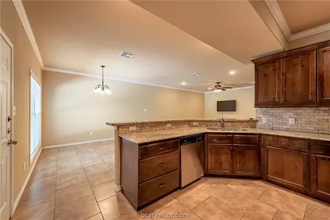 4168 Golden Eagle Dr, Bryan, TX 77808 photo 3