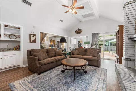 2218 E Briargate Dr, Bryan, TX 77802 photo 6