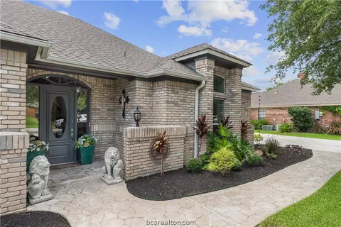 2218 E Briargate Dr, Bryan, TX 77802 photo 3