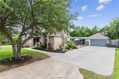 2218 E Briargate Dr, Bryan, TX 77802 photo 2