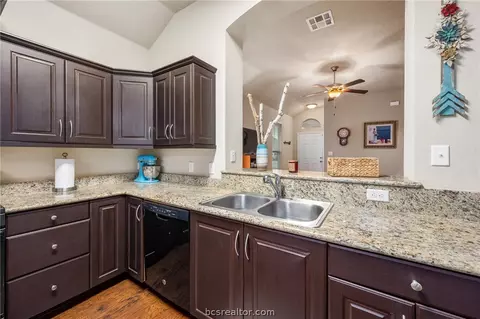 3061 Positano Loop, Bryan, TX 77808 photo 10