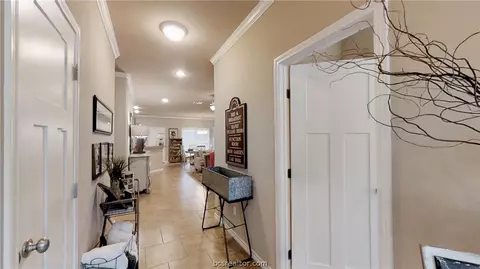4020 Golden Eagle Dr, Bryan, TX 77808 photo 2