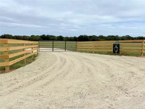 8619 S Hickory Loop, Calvert, TX 77837 photo 11