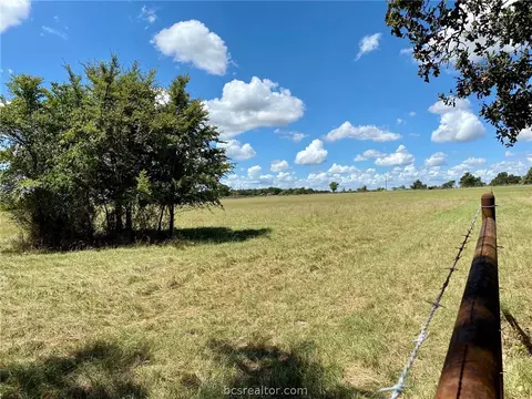8619 S Hickory Loop, Calvert, TX 77837 photo 5