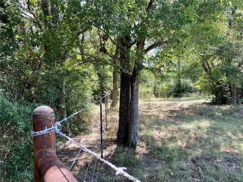 8619 S Hickory Loop, Calvert, TX 77837 photo 4