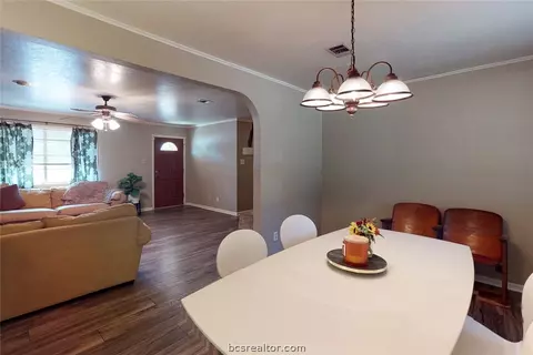 904 Cedar Cir, Bryan, TX 77803 photo 7