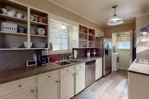 904 Cedar Cir, Bryan, TX 77803 photo 9