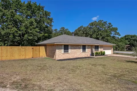 904 Cedar Cir, Bryan, TX 77803 photo 3
