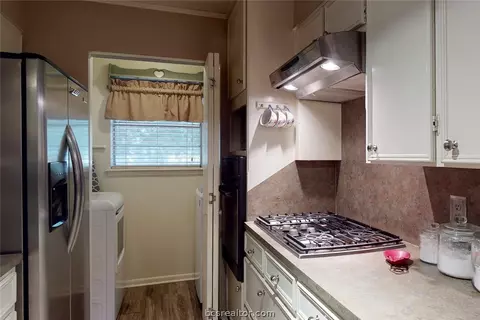 904 Cedar Cir, Bryan, TX 77803 photo 10