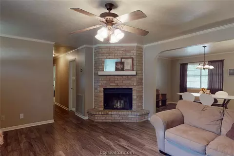 904 Cedar Cir, Bryan, TX 77803 photo 5