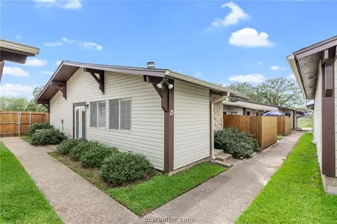 2100 Windsor Drive 25, Bryan, TX 77802 photo 2
