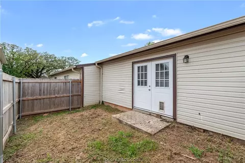 2100 Windsor Drive 25, Bryan, TX 77802 photo 12