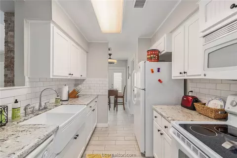 2100 Windsor Drive 25, Bryan, TX 77802 photo 9