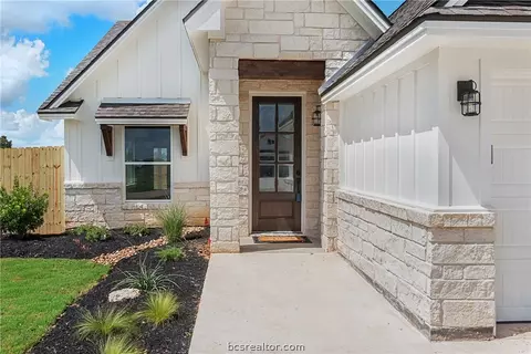 148 Rustic Trce, Snook, TX 77878 photo 3