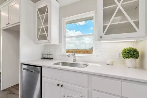 149 Rustic Trce, Snook, TX 77878 photo 11
