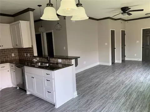 1013 Bittle Ln, Bryan, TX 77803 photo 3