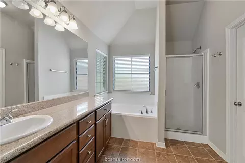 2004 Spring Leaf Ct, Bryan, TX 77807 photo 9