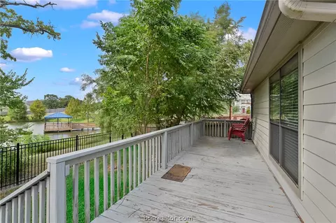 2004 Spring Leaf Ct, Bryan, TX 77807 photo 16