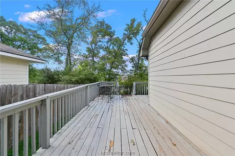 2004 Spring Leaf Ct, Bryan, TX 77807 photo 14