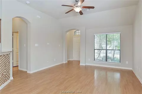 2004 Spring Leaf Ct, Bryan, TX 77807 photo 2