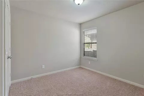 2004 Spring Leaf Ct, Bryan, TX 77807 photo 10