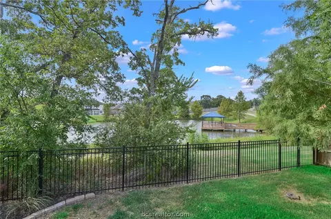 2004 Spring Leaf Ct, Bryan, TX 77807 photo 17
