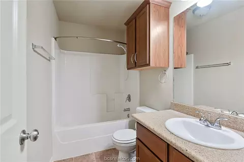 2004 Spring Leaf Ct, Bryan, TX 77807 photo 12