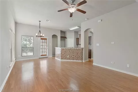 2004 Spring Leaf Ct, Bryan, TX 77807 photo 3