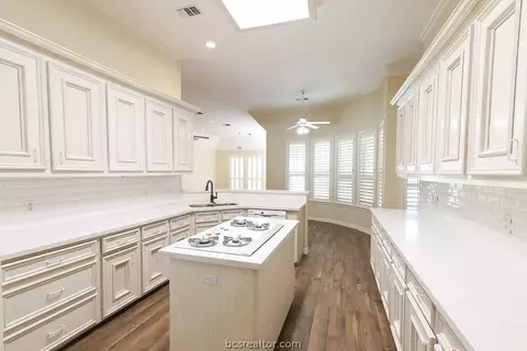 4609 Locksford Dr, Bryan, TX 77802 photo 13