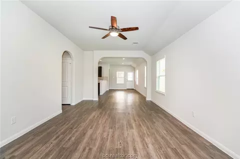 991 Crossing Dr, Bryan, TX 77803 photo 6