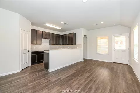991 Crossing Dr, Bryan, TX 77803 photo 9