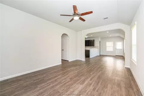 991 Crossing Dr, Bryan, TX 77803 photo 7