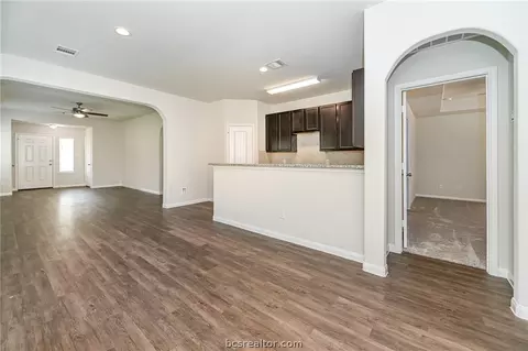 991 Crossing Dr, Bryan, TX 77803 photo 12