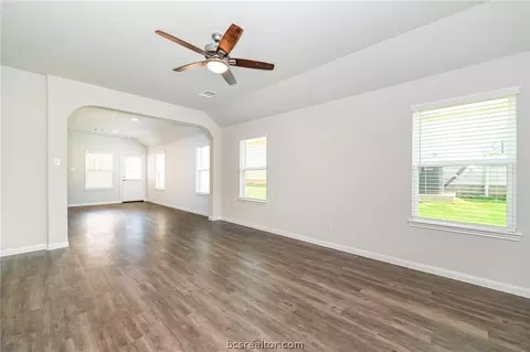 991 Crossing Dr, Bryan, TX 77803 photo 8