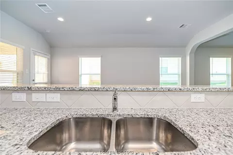 991 Crossing Dr, Bryan, TX 77803 photo 11