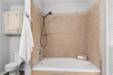 6202 Trellick Ct, Bryan, TX 77802 photo 5