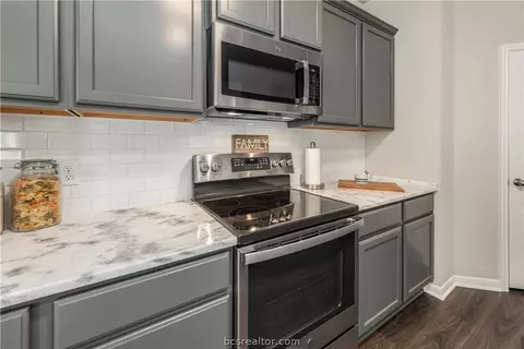 2011 Brisbane Way, Bryan, TX 77807 photo 8