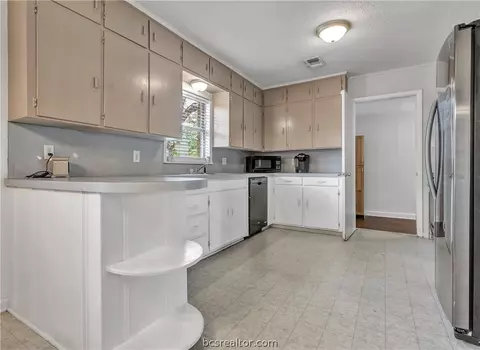 700 Ethel Blvd, Bryan, TX 77802 photo 3