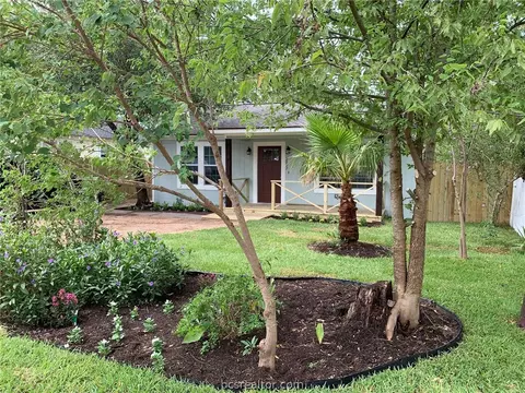 2002 Echols St, Bryan, TX 77801 photo 1