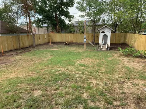 2002 Echols St, Bryan, TX 77801 photo 3